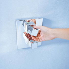 Душова система прихованого монтажу з термостатом Grohe Grohtherm Cube 34868000
